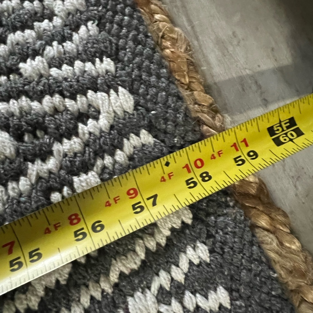 Beautiful Area Rug - Picture 6 of 6